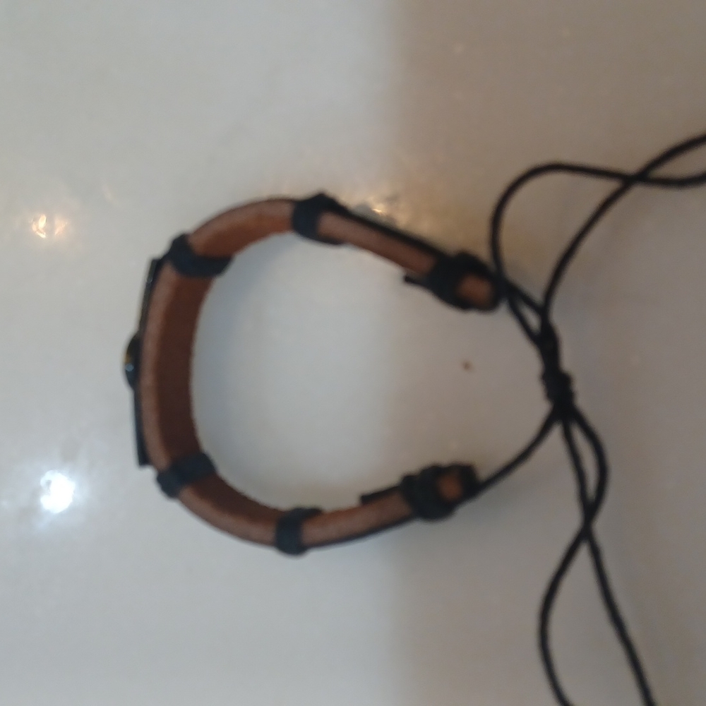 ❤️5/$25 Yin and Yang Leather Bracelet - Picture 3 of 4